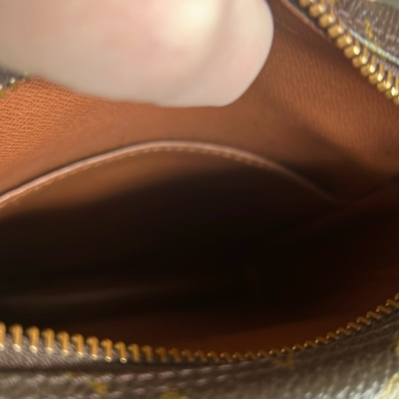 Louis Vuitton Amazon Crossbody - Picture 8 of 9